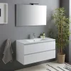 Badmöbel-Set aus Spiegel mit Lampe, Unterschrank und Keramik-Waschtisch mit Ablagefläche | Benaco