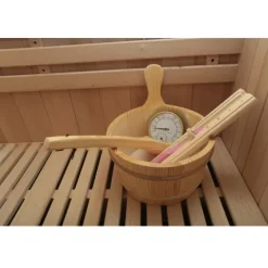 Dewello® Finnische Traditionelle Sauna SARNIA 180cm x 140cm inkl. 6 KW Harvia Ofen, inkl. Aufguss-Set, Sanduhr, Thermometer