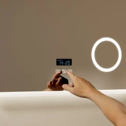 EMKE LED Badspiegel 80 x 60 cm, 3 Lichtfarben einstellbar, mit Anti-Beschlag, Bluetooth-Lautsprecher, LED-Uhr & Kosmetikspiegel