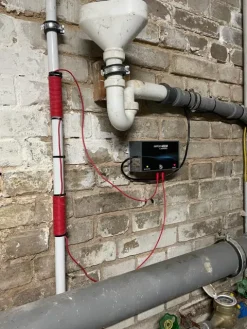 Entkalkungssystem Impuls Home 25. Impuls-Entkalker bis 1” oder 25 mm Rohrdurchmesser und max. Durchfluss von 1,2 m³/h.