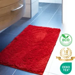 FLOORDIREKT Badematte Sky - Flauschiger Badvorleger mit dichtem Flor - Eckig - Beerenrot - 80 x 150 cm