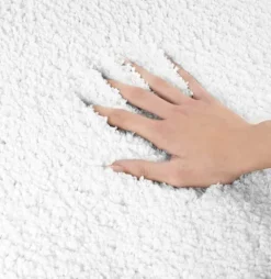 FLOORDIREKT Badematte Sky Soft - Reckteckig - Rutschhemmende Rückseite - Weiß - 50 x 60 cm