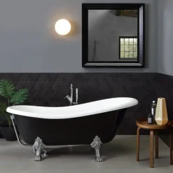 Freistehende Badewanne im klassischen Stil in Schwarz und Weiß | Romantica