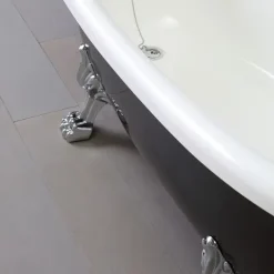 Freistehende Badewanne im klassischen Stil in Schwarz und Weiß | Romantica