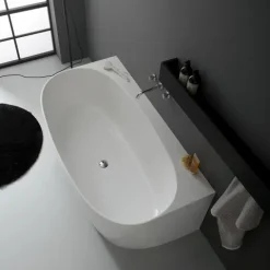 Halbfreistehende ovale Mineralguss- Badewanne, weiße Ausführung | Luisa