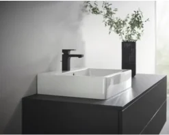 hansgrohe Waschtischarmatur VERNIS SHAPE 100 CoolStart schwarz matt mit Zugstangen-Ablaufgarnitur 71594670