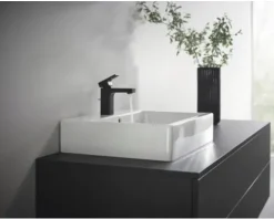 hansgrohe Waschtischarmatur VERNIS SHAPE 100 CoolStart schwarz matt mit Zugstangen-Ablaufgarnitur 71594670