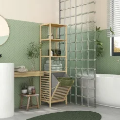 HOMCOM Badregal mit Wäschekorb, Badezimmerregal mit 3 Ebenen, Ausziehbarem Stoffkorb, Badschrank mit Kippschutz für Wohnzimmer, Badezimmer, Bambus, 44 x 33 x 160 cm