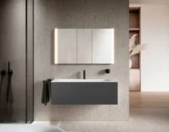 KEUCO Royal Mia Aufputz-LED-Spiegelschrank 120cm, 3 Türen, Spiegelheizung, Seiten verspiegelt