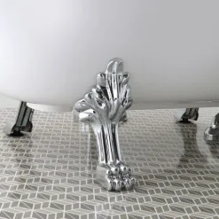 Klassische freistehende Badewanne mit silbernen Füßen | Romantica