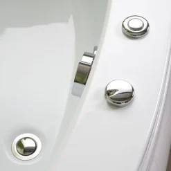 Whirlpool-Eckbadewanne in weißer Ausführung, rechte Variante | Ambra