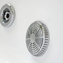 Whirlpool-Eckbadewanne in weißer Ausführung, rechte Variante | Ambra
